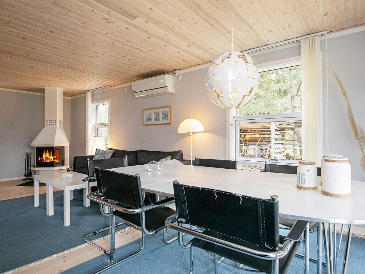 Three-Bedroom Holiday home in Væggerløse 6 Bøtø By Kamer foto